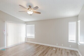 744 Summer Heights Ln in Las Vegas, NV - Building Photo - Building Photo