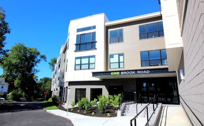 1 Brook Rd, Unit 308 in Quincy, MA - Foto de edificio - Building Photo