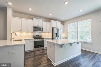 11 Lilac Cir in Mount Laurel, NJ - Building Photo - Building Photo