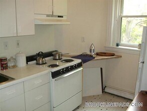 208 Winthrop Rd in Brookline, MA - Foto de edificio - Building Photo