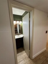 4111 Stirling Rd in Davie, FL - Foto de edificio - Building Photo