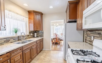 5915 Fishburn Ave in Huntington Park, CA - Building Photo - Building Photo