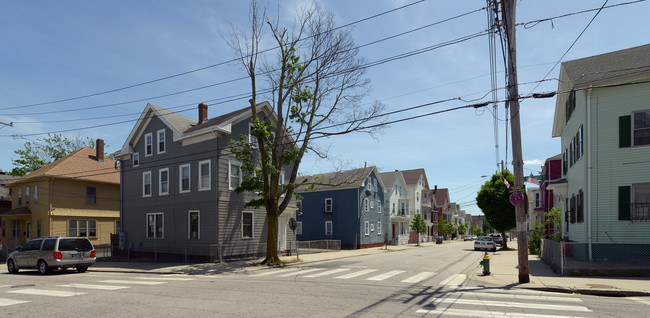 145 Julian St in Providence, RI - Foto de edificio - Building Photo