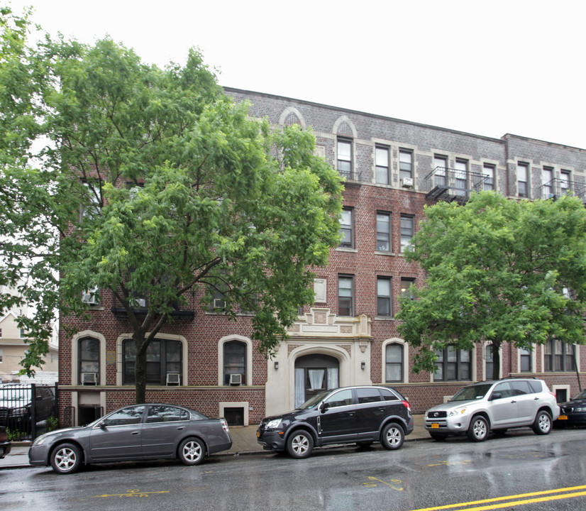 Colonial Court in Brooklyn, NY - Building Photo