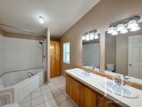 3285 NE McWilliams Rd in Bremerton, WA - Building Photo - Building Photo