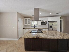 18380 NE 21st Pl in North Miami Beach, FL - Building Photo - Building Photo
