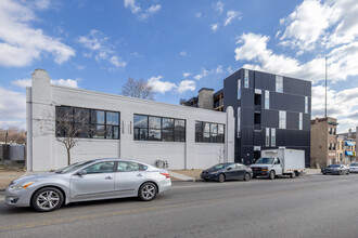 Flats at Golaski in Philadelphia, PA - Foto de edificio - Building Photo