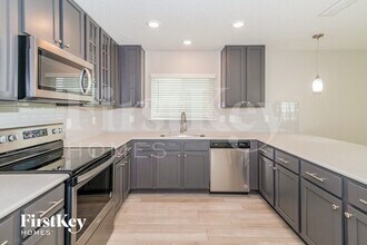 8145 Windmill Way in Jacksonville, FL - Building Photo - Building Photo