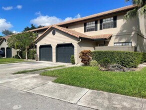 9162 Vineyard Lake Dr in Plantation, FL - Building Photo - Building Photo