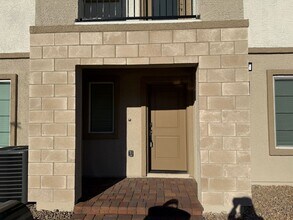 5752 CRENELLATED St in Las Vegas, NV - Foto de edificio - Building Photo