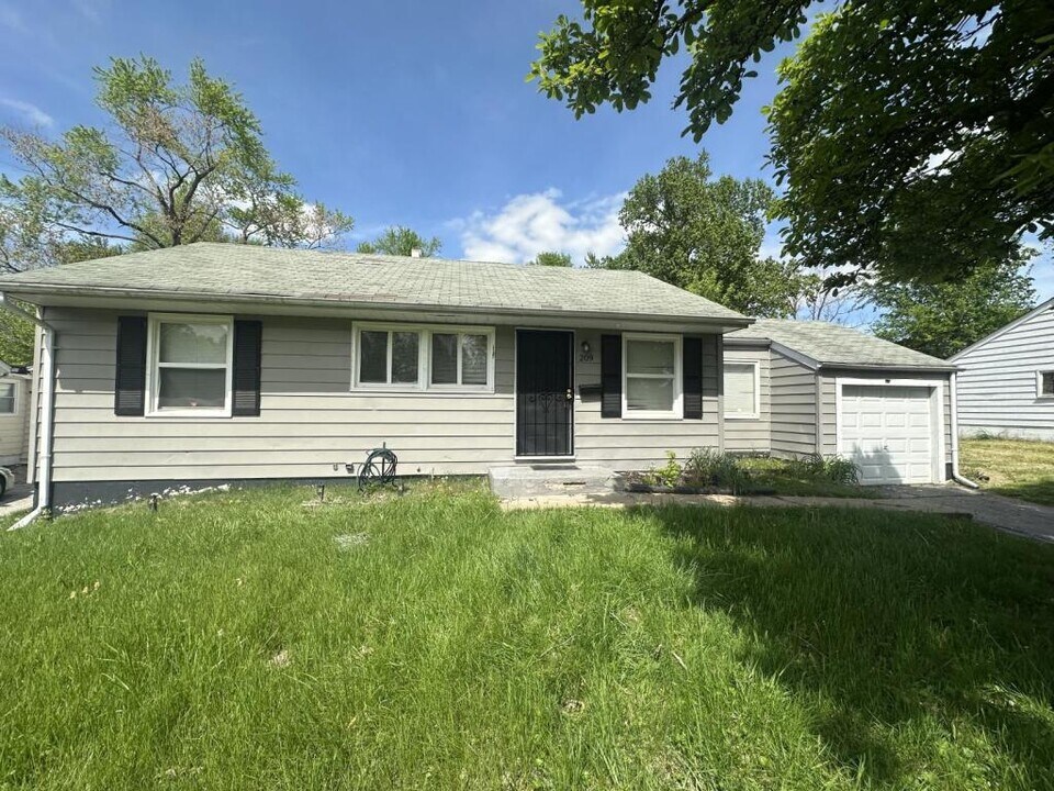 209 Estridge Rd in St. Louis, MO - Building Photo