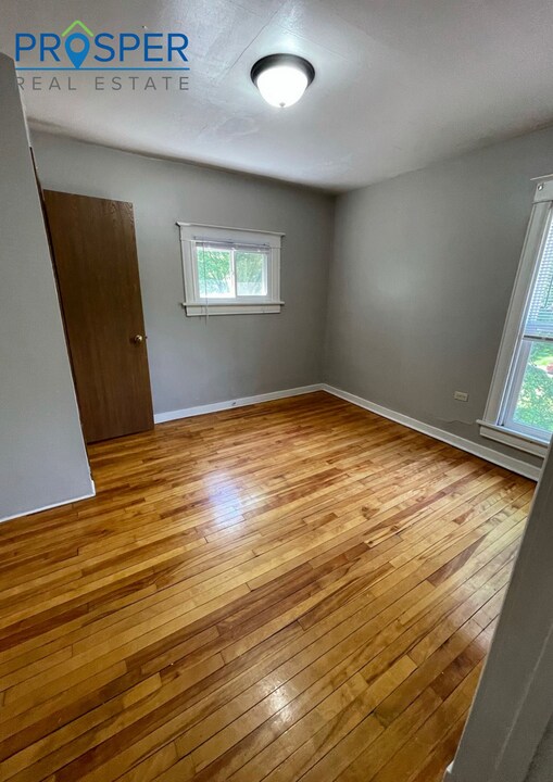 457 Summit Ave in Eau Claire, WI - Building Photo