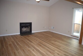 8621 Tiogawoods Dr in Sacramento, CA - Building Photo - Building Photo