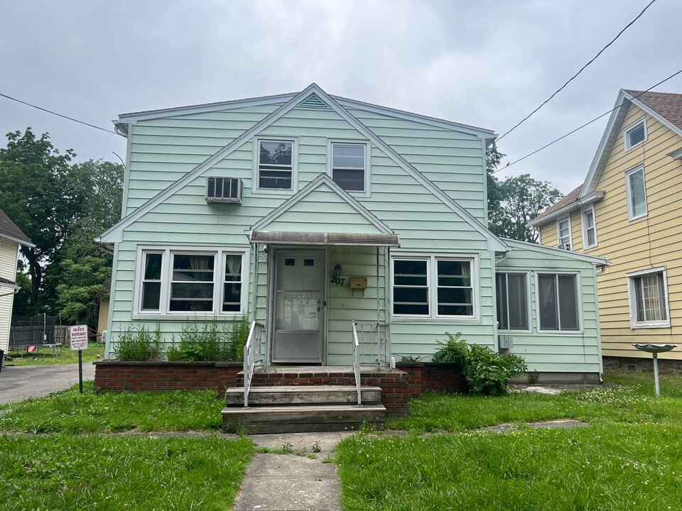 207 Campbell Park in Rochester, NY - Building Photo