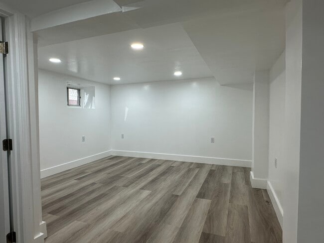 16 Bellair Pl, Unit Basement in Newark, NJ - Foto de edificio - Building Photo