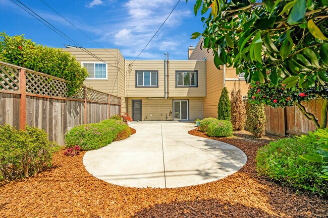 91 Middlefield Dr in San Francisco, CA - Building Photo - Building Photo