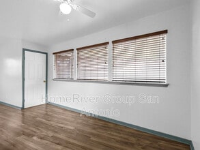 103 E Skyview Dr in San Antonio, TX - Building Photo - Building Photo