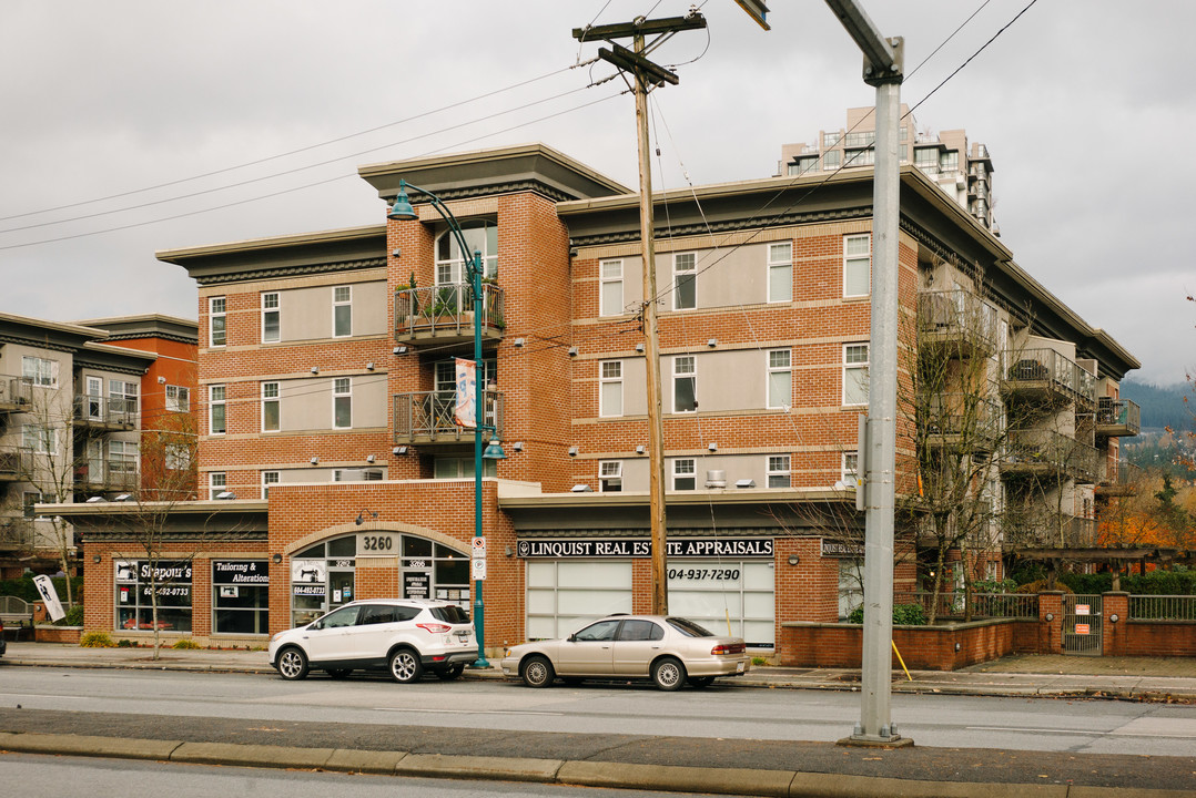 3262-3266 St Johns St in Port Moody, BC - Building Photo