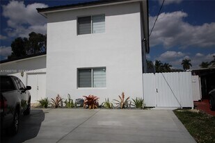 11135 SW 48th St in Miami, FL - Building Photo
