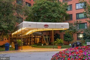 1021 Arlington Blvd in Arlington, VA - Building Photo