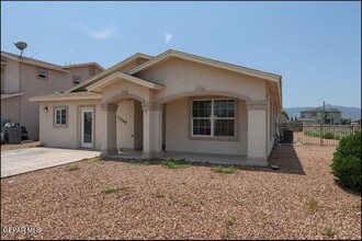 10749 Silvercloud Dr in El Paso, TX - Building Photo - Building Photo