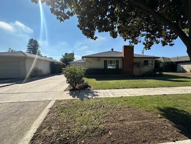 3220 E Holland Ave