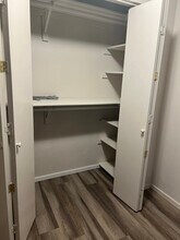 220 Ellingson Dr in Pacific, WA - Foto de edificio - Building Photo