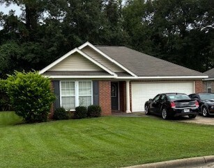 106 Frankfort Dr in Dothan, AL - Building Photo