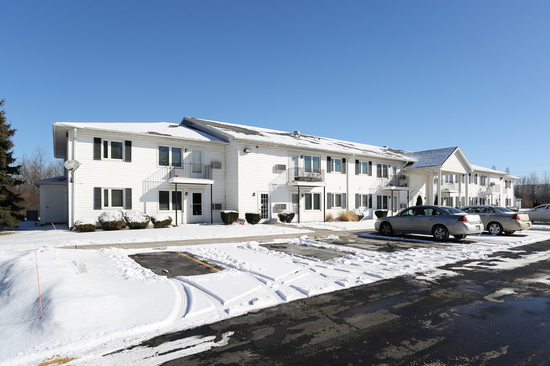 Lewiston Country Estates in Lewiston, NY - Building Photo