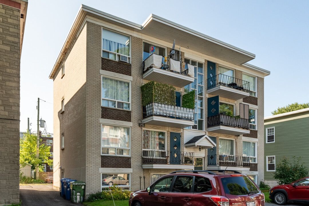 750 Des Chênes Rue E in Québec, QC - Building Photo