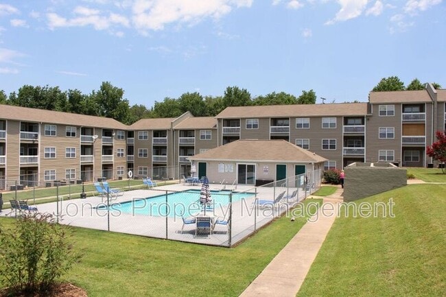 property at 303 Country Club Dr NE