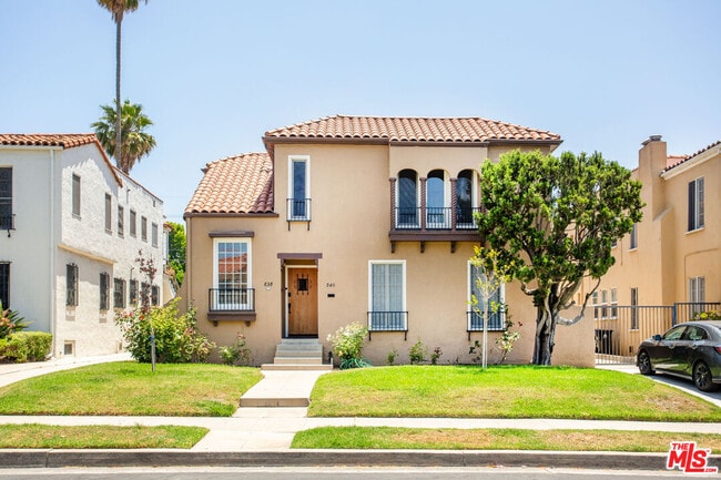 840 S Curson Ave in Los Angeles, CA - Building Photo - Building Photo