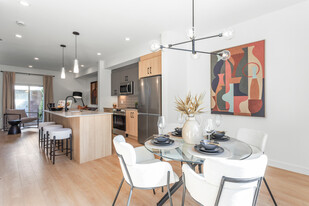 15226-15298 98 Ave NW in Edmonton, AB - Building Photo