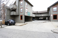 Crown Court Apartments in Boulder, CO - Foto de edificio - Building Photo