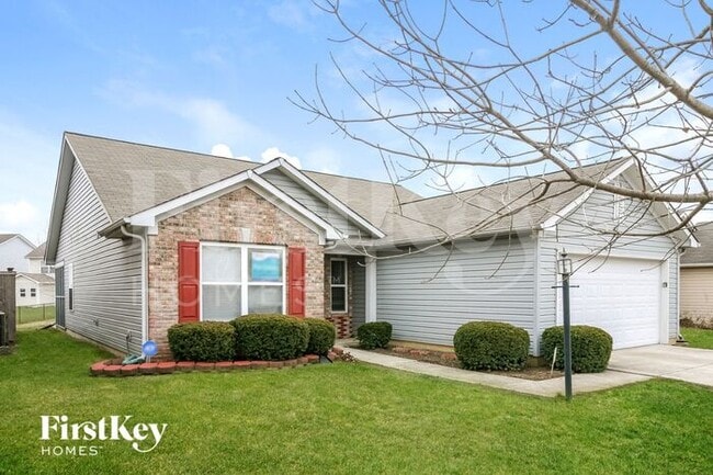 15572 Dry Creek Rd in Noblesville, IN - Foto de edificio - Building Photo