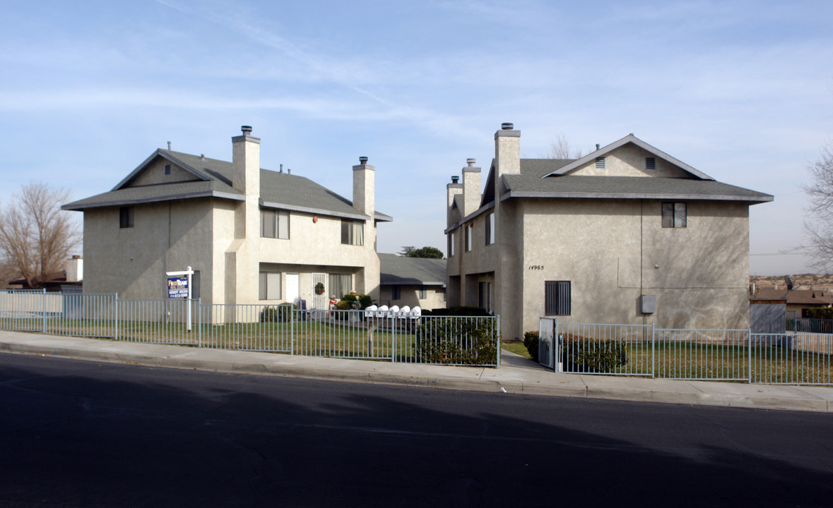 14965 Culley St in Victorville, CA - Foto de edificio