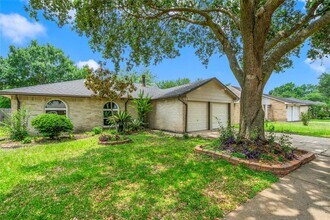 16323 Maplemont Dr in Houston, TX - Building Photo - Building Photo