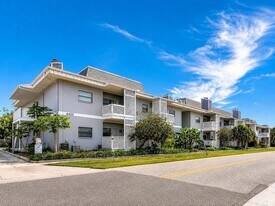 4405 W Fair Oaks Ave, Unit 18 in Tampa, FL - Building Photo