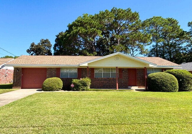 property at 3 Lakeview Dr