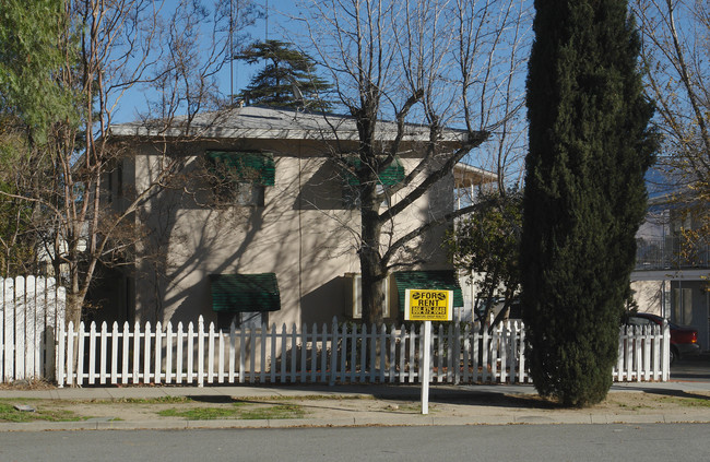 290 N 3rd St in Banning, CA - Foto de edificio - Building Photo