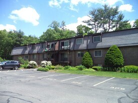 3 Pembroke Dr in Derry, NH - Building Photo