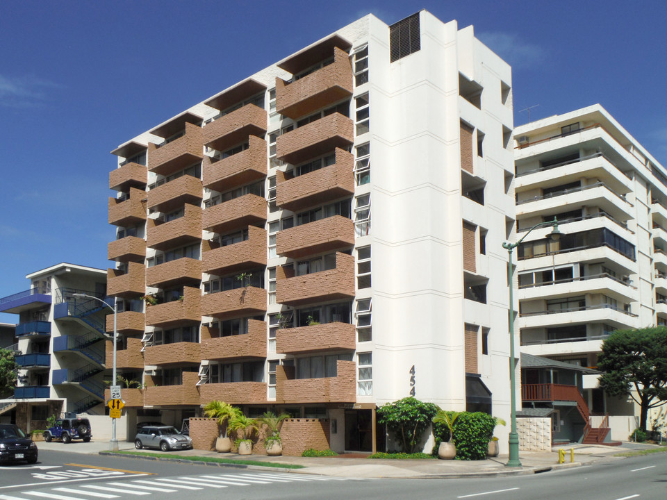 Regency Ala Wai in Honolulu, HI - Building Photo