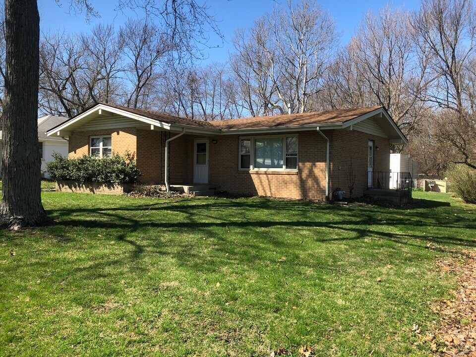 4130 E Grand Ave in Decatur, IL - Building Photo