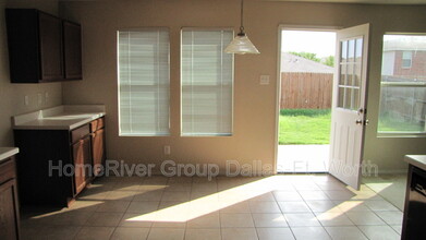 1912 Shasta View Dr in Justin, TX - Building Photo - Building Photo