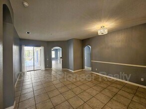 10441 Greendale Dr in Tampa, FL - Building Photo - Building Photo