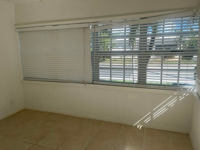 327 Ocean Breeze in Lake Worth Beach, FL - Building Photo - Building Photo