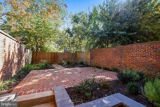 6317 Olde Towne Ct in Alexandria, VA - Building Photo - Building Photo
