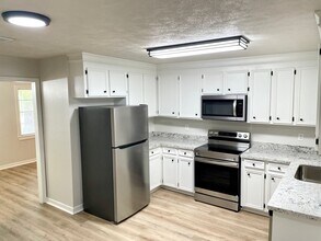 210 Harrell St in Brandon, MS - Building Photo - Building Photo