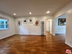 5811 Bowcroft St in Los Angeles, CA - Foto de edificio - Building Photo