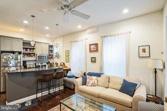 2124 Spruce St in Philadelphia, PA - Building Photo - Building Photo